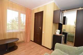 Гостиница Guest House Nadezhda Партенит Двухместный номер с 1 кроватью и собственной ванной комнатой-7